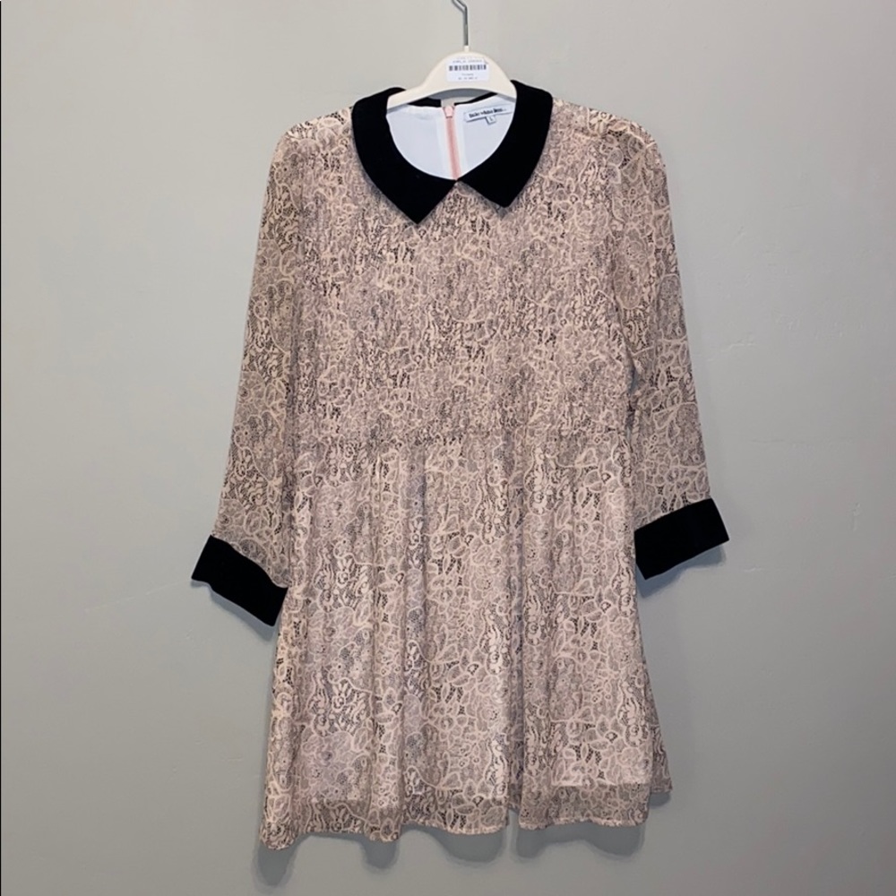 Dress with velvet collar